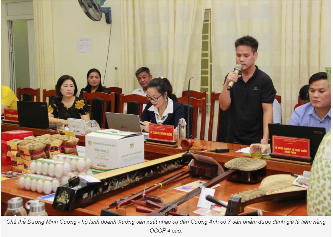 Dương Minh Cường - hộ kinh doanh Xưởng sản xuất nhạc cụ đàn Cường Anh có 7 sản phẩm được đánh giá là tiềm năng OCOP 4 sao.